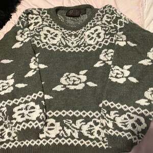 Vintage Tarazzia Green & White Rose Knit Sweater